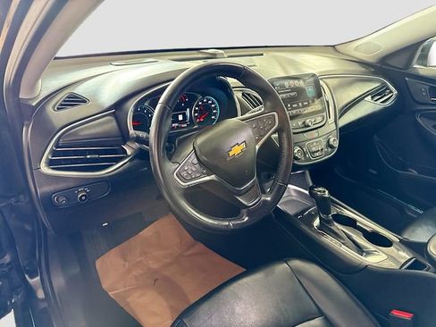 Used 2018 Chevrolet Malibu LT w/ Leather Package image 10