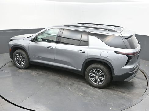 Used 2025 Chevrolet Traverse LT image 35