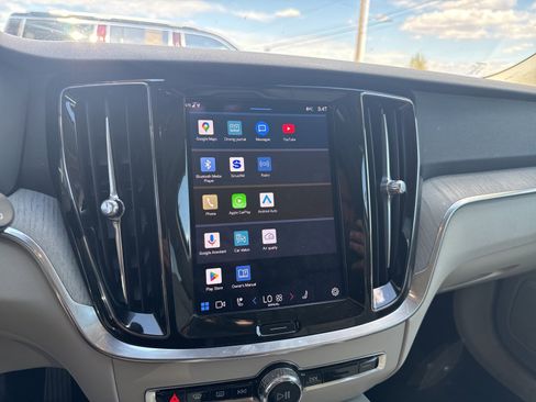 Used 2023 Volvo V60 B5 Cross Country Plus w/ Climate Package image 22