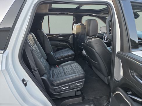 Used 2021 Cadillac Escalade Premium Luxury Platinum w/ LPO, Radiant Package AWD/4WD image 23