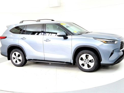 Certified 2021 Toyota Highlander XLE image 7