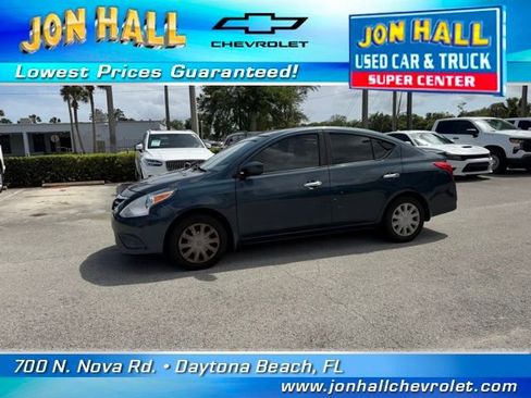 Used 2017 Nissan Versa SV image 3