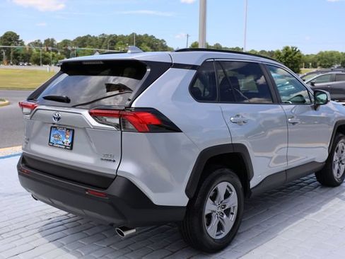 Used 2024 Toyota RAV4 XLE AWD/4WD image 5
