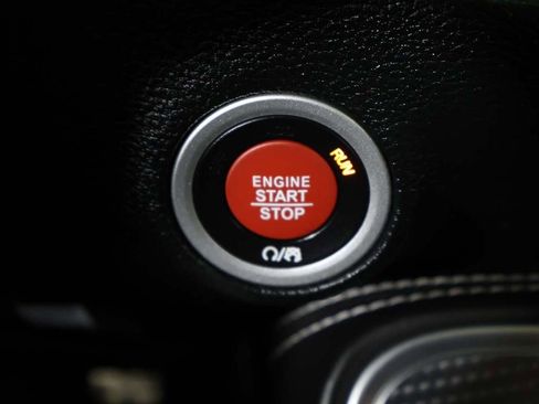 Used 2016 Dodge Challenger SRT Hellcat image 38