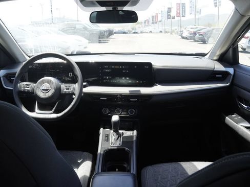 Used 2025 Nissan Kicks SV FWD image 20