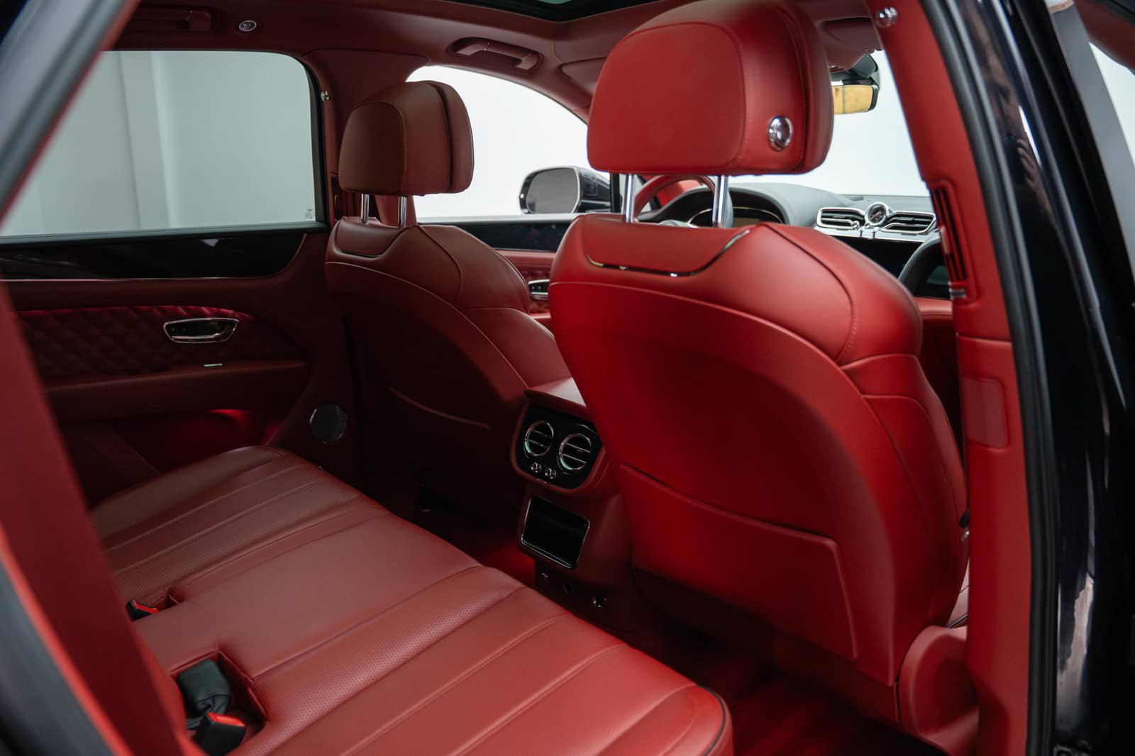 Used 2021 Bentley Bentayga w/ First Edition Specification AWD/4WD image 48
