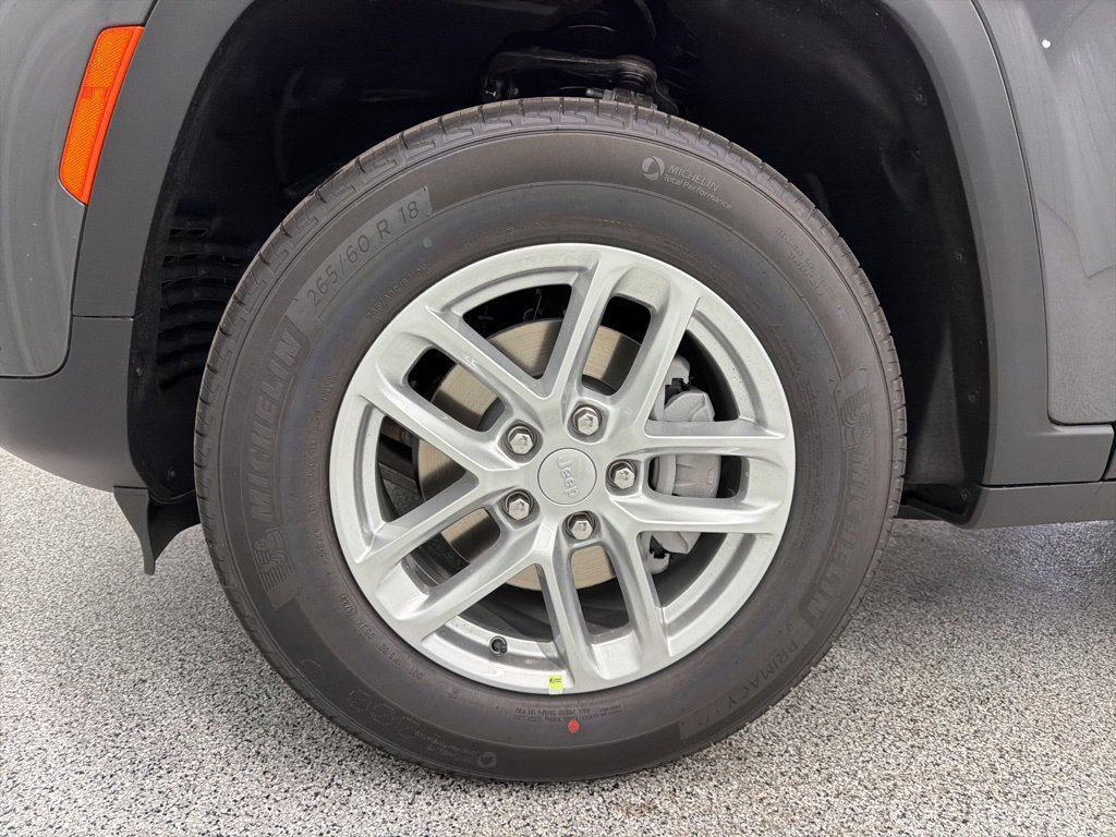 New 2026 Jeep Grand Cherokee Laredo RWD image 10