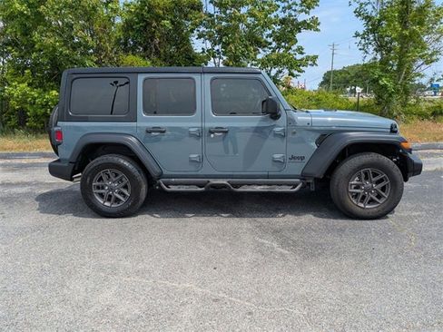 Used 2024 Jeep Wrangler Sport S image 10