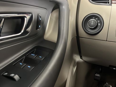 Used 2012 Ford Taurus SEL FWD image 23