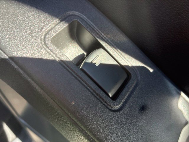 Used 2025 Nissan Frontier 4x4 Crew Cab image 26