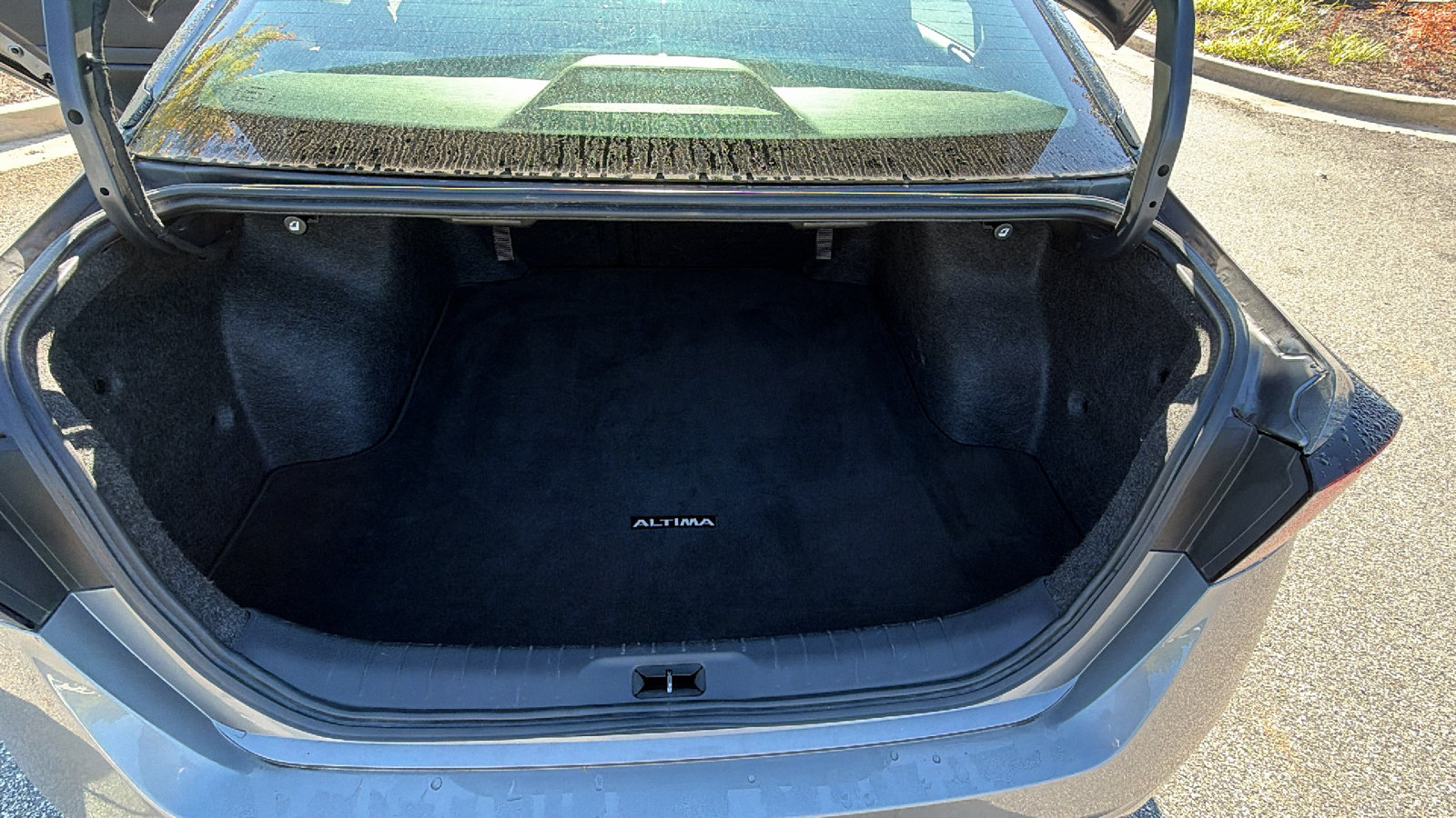 Used 2025 Nissan Altima 2.5 SV FWD image 13