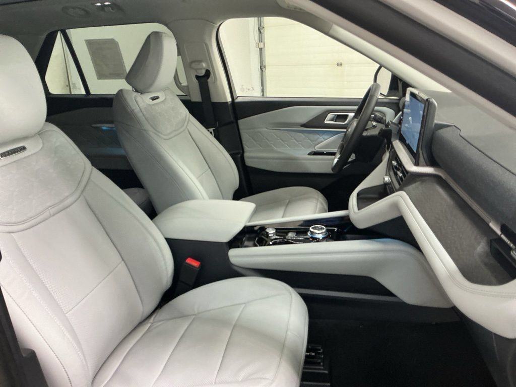 New 2026 Ford Explorer Platinum w/ LUX Leather Package AWD/4WD image 43