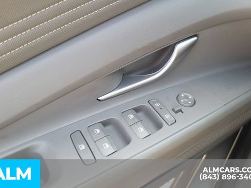 Used 2025 Hyundai Elantra SEL FWD image 18