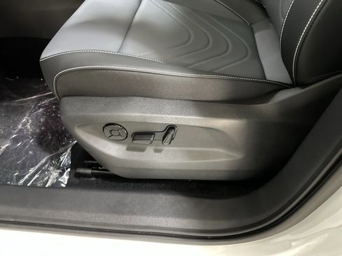 New 2026 Volkswagen Tiguan SE R-Line image 17