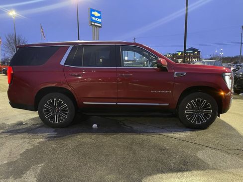 Used 2025 GMC Yukon Elevation w/ LPO, Floor Liner Package image 4