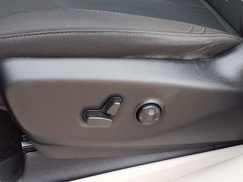 Used 2023 Chrysler Voyager LX image 19