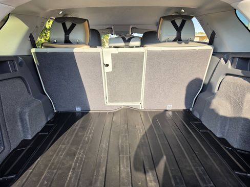 Used 2018 Land Rover Discovery Sport SE AWD/4WD image 12