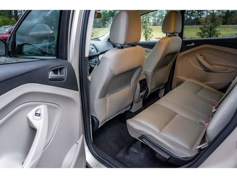 Used 2017 Ford Escape SE image 12