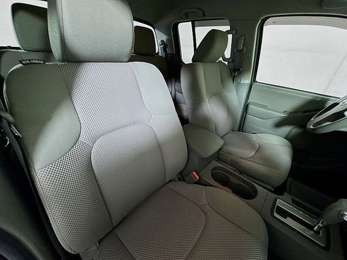 Used 2019 Nissan Frontier SV image 25