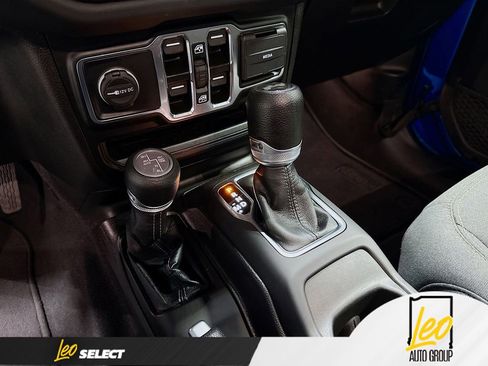 Used 2024 Jeep Wrangler Unlimited Sahara AWD/4WD image 19