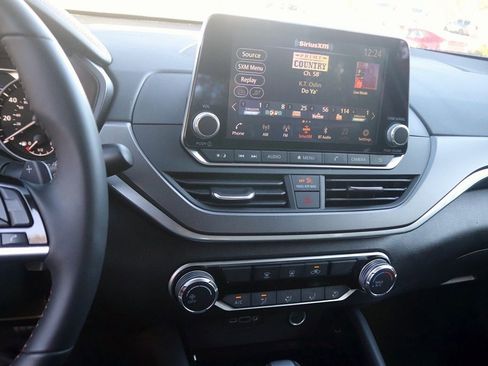 Used 2025 Nissan Altima 2.5 SR image 19