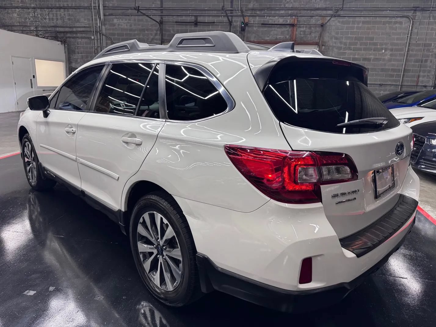 Used 2016 Subaru Outback 2.5i Limited AWD/4WD image 5