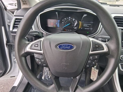 Used 2016 Ford Fusion SE FWD image 11
