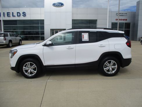 Used 2024 GMC Terrain SLE w/ Driver Convenience Package AWD/4WD image 3