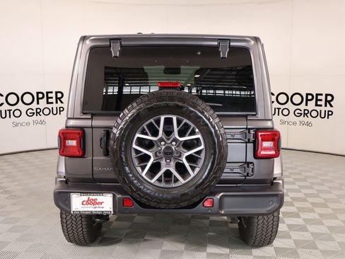Used 2025 Jeep Wrangler Unlimited Sahara AWD/4WD image 22