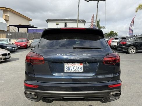 Used 2017 Porsche Cayenne w/ Premium Plus Package AWD/4WD image 3