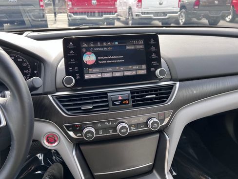 Used 2019 Honda Accord Touring image 18