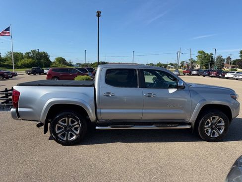 Used 2017 Toyota Tacoma Limited w/ Tow Package AWD/4WD image 6