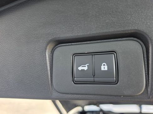 Used 2025 Nissan Rogue SV image 13