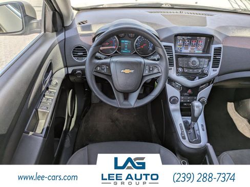 Used 2016 Chevrolet Cruze LT w/ Technology Package image 12