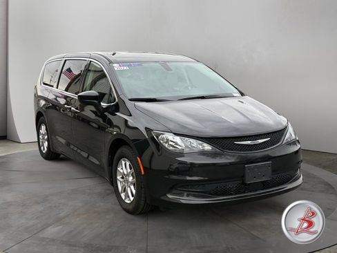 Used 2022 Chrysler Voyager LX image 1