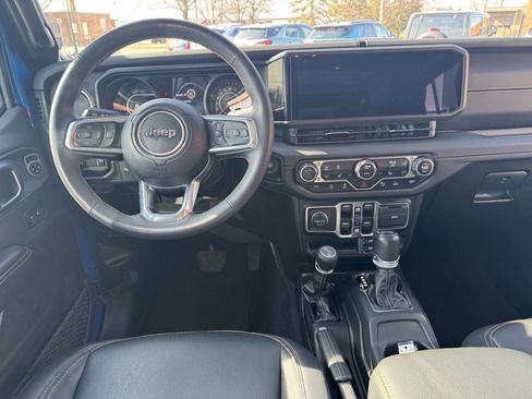 Used 2024 Jeep Wrangler Unlimited Sahara w/ Technology Group image 10