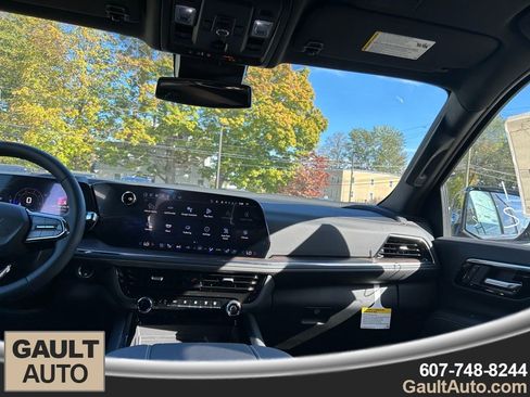 New 2025 Chevrolet Suburban Premier w/ Sun And Tow Package image 12