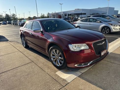 Used 2019 Chrysler 300 Limited image 2