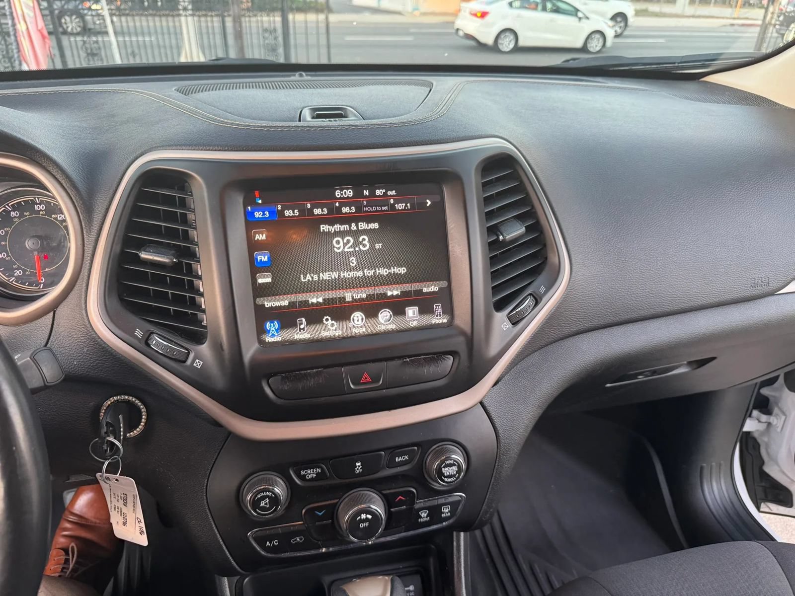 Used 2017 Jeep Cherokee Latitude FWD image 7