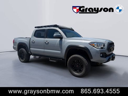 Used 2019 Toyota Tacoma TRD Off-Road AWD/4WD image 1