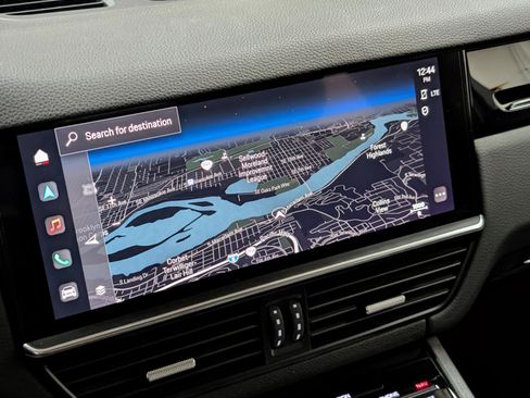 Used 2022 Porsche Cayenne Platinum Edition w/ Premium Package image 37