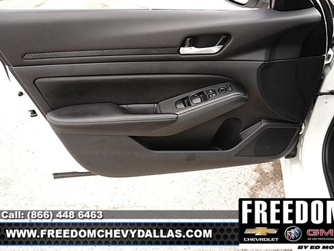 Used 2025 Nissan Altima 2.5 SV FWD image 32