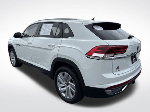 Certified 2022 Volkswagen Atlas Cross Sport SE image 3