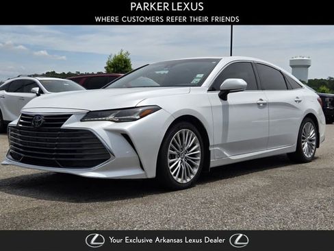 Used 2019 Toyota Avalon Limited FWD image 1