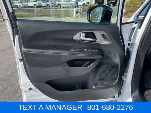 New 2026 Chrysler Pacifica Select FWD image 10