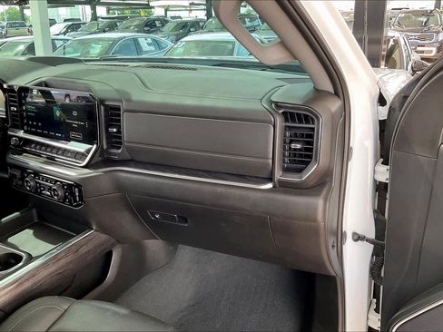 Used 2025 Chevrolet Silverado 2500 LTZ w/ LTZ Premium Package AWD/4WD image 19