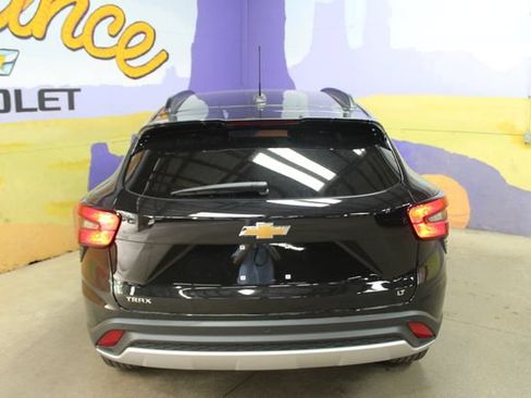 Used 2024 Chevrolet Trax LT w/ Driver Confidence Package FWD image 7