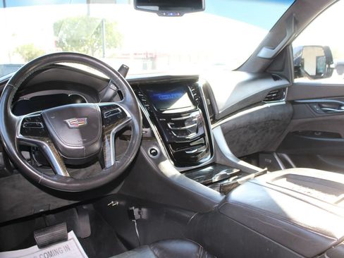 Used 2016 Cadillac Escalade Platinum AWD/4WD image 23