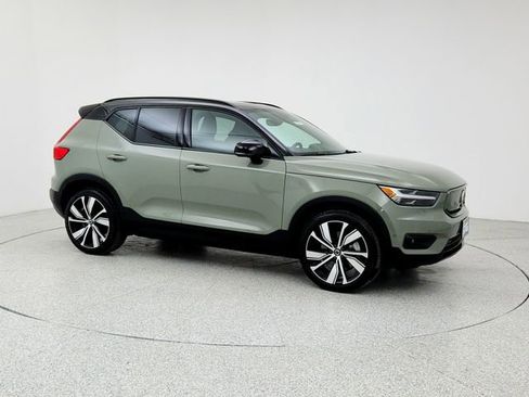Certified 2022 Volvo XC40 P8 Recharge Plus image 3