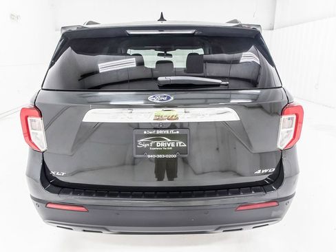 Used 2022 Ford Explorer XLT AWD/4WD image 6